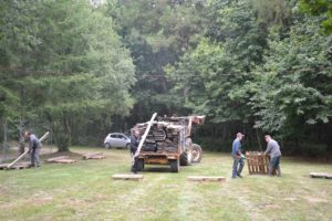 Préparation du terrain de boule pour le concours - Fêtes des Menhirs Languidic - Morbihan